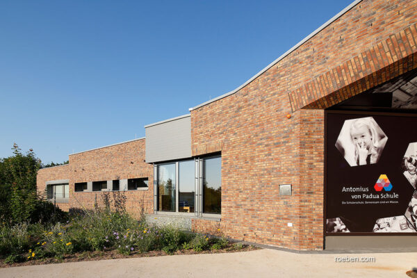 1485848152_roeben_klinker_wiesmoor_erd-bunt_df_antonius_v_padua_schule_6