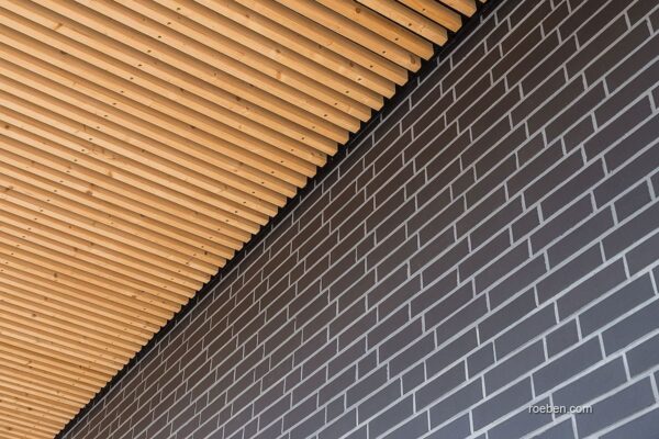 1539171864_faro_schwarz-nuanciert_bahnhof_wittenberg-3_luk