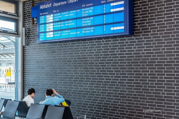 1539171908_faro_schwarz-nuanciert_bahnhof_wittenberg-5_luk