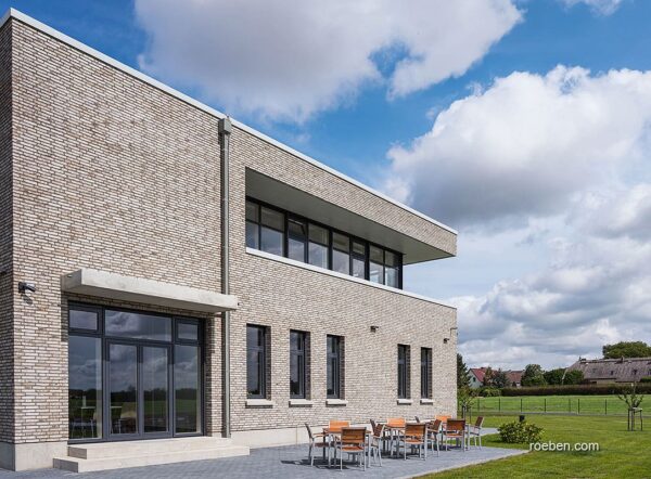 1539175982_handstrichziegel_wiesmoor_hellgrau-bunt_ex26_keler-bau_3