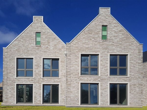 1554125821_handstrichziegel_wiesmoor_hellgrau-bunt_dangast-1