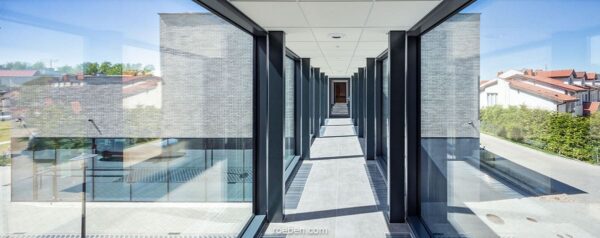 1561110487_aarhus_weigrau_riemchen_bibliothek_posen_ex27_1