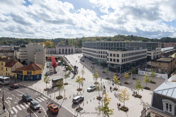 Gare-des-Chantiers-et-place-Poincaré-(vue-depuis-l’hôtel-Chantiers)