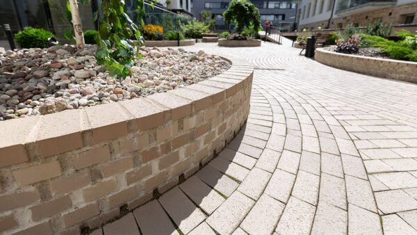 ABC-Klinker_Pflasterklinker_39115_Colima_Objekt-Innenhof-Vilnius-Litauen_Referenzen-4