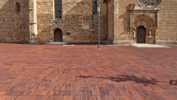 ABC-Klinker_Pflasterklinker_486530_Malmö-blau-bunt-Schmolz_Objekt-Kirchplatz-Westerkappeln_Referenzen-1