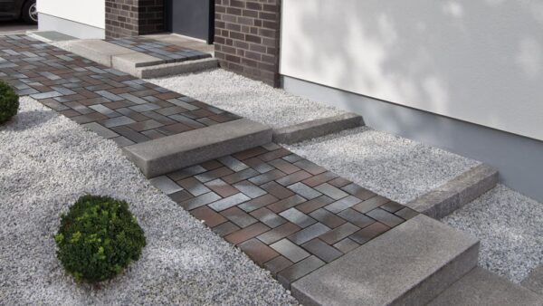 ABC-Klinker_Pflasterklinker_Lübeck-braun-blau-geflammt_200x100x52_Eingang_Referenz_1024x576